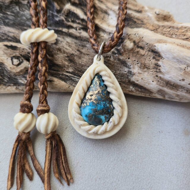 鹿の角 ペルシアンターコイズのペンダント#7 鹿の角 ペルシアンターコイズのペンダント#7 | iichi 日々の暮らしを