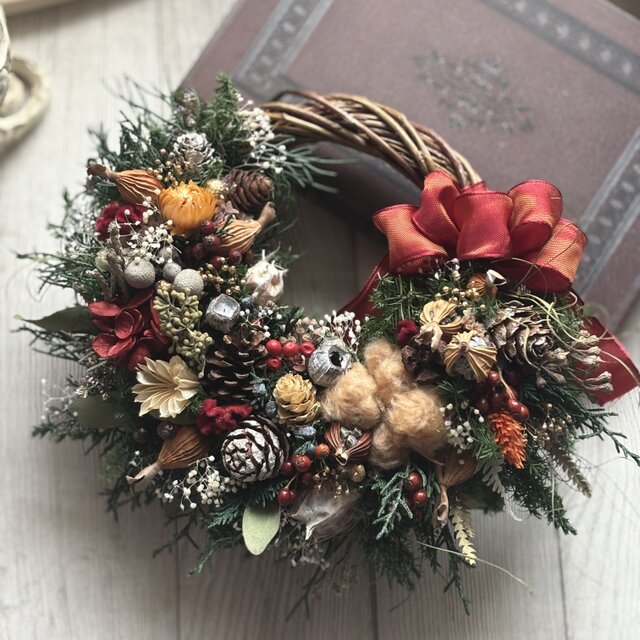 たっぷり木の実とグリーンの小さなクロワッサンリース《プリザーブドグリーン》　ハロウィン〜クリスマス