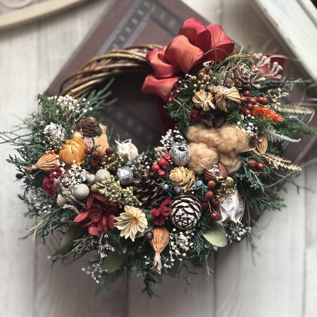 たっぷり木の実とグリーンの小さなクロワッサンリース