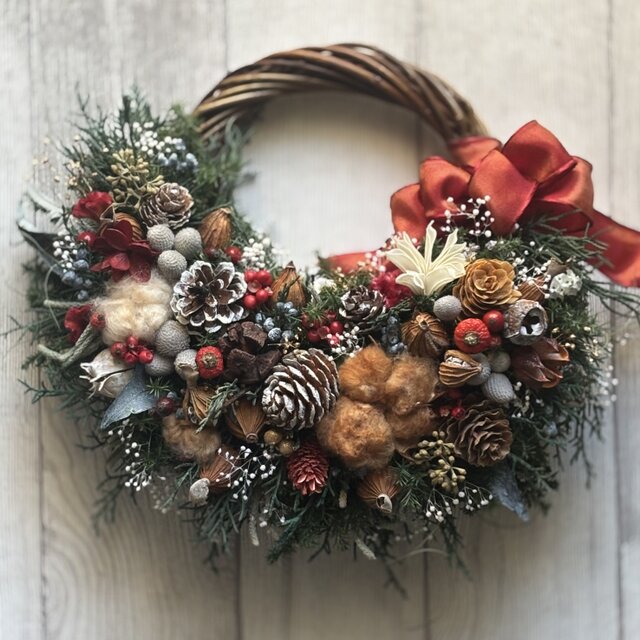 たっぷり木の実とグリーンの小さなクロワッサンリース《プリザーブド