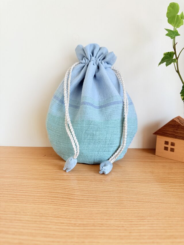 播州織のラウンド巾着袋（水色）