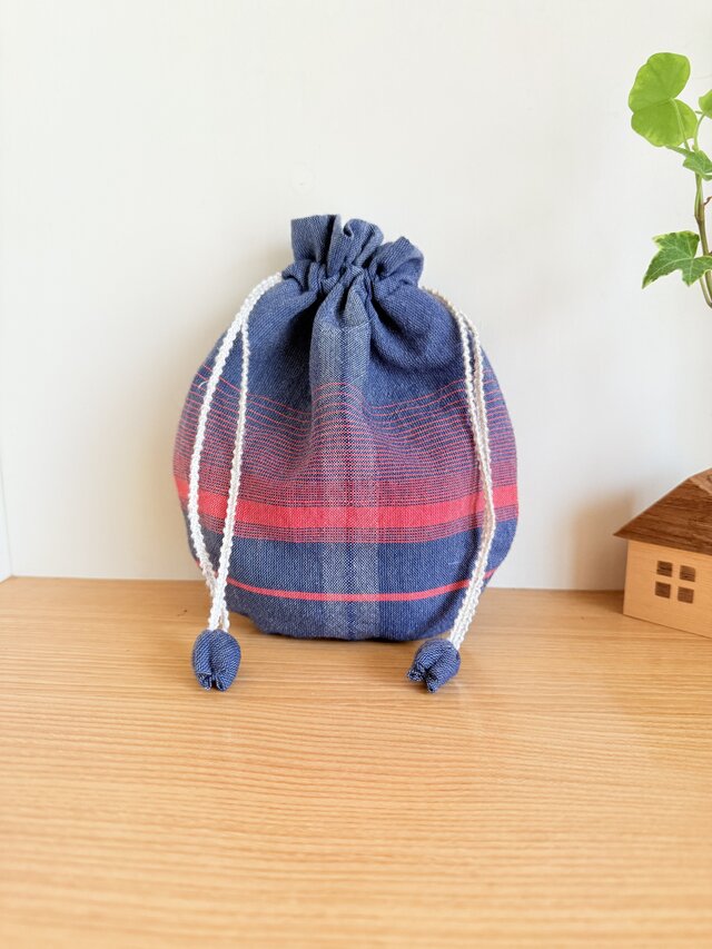 播州織のラウンド巾着袋（藍色）