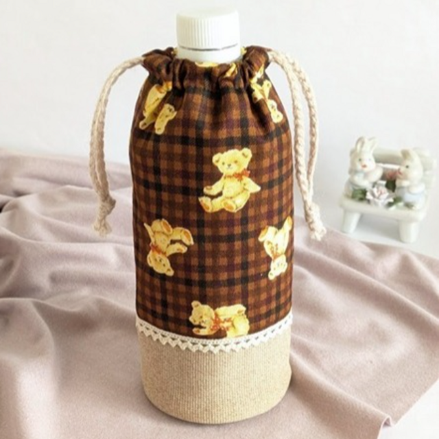 ペットボトルカバー　ミニ　くまちゃんとプレゼント　本革持ち手　ハンドメイド 可愛いテディベア柄 ペットボトルカバー | iichi 日々の暮らしを