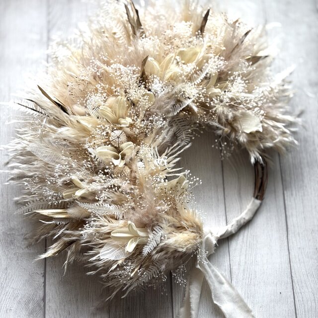 たっぷりのパンパスグラスとスケルトンリーフのリース 〜エクリュ