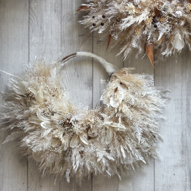 たっぷりのパンパスグラスとスケルトンリーフのリース 〜エクリュ