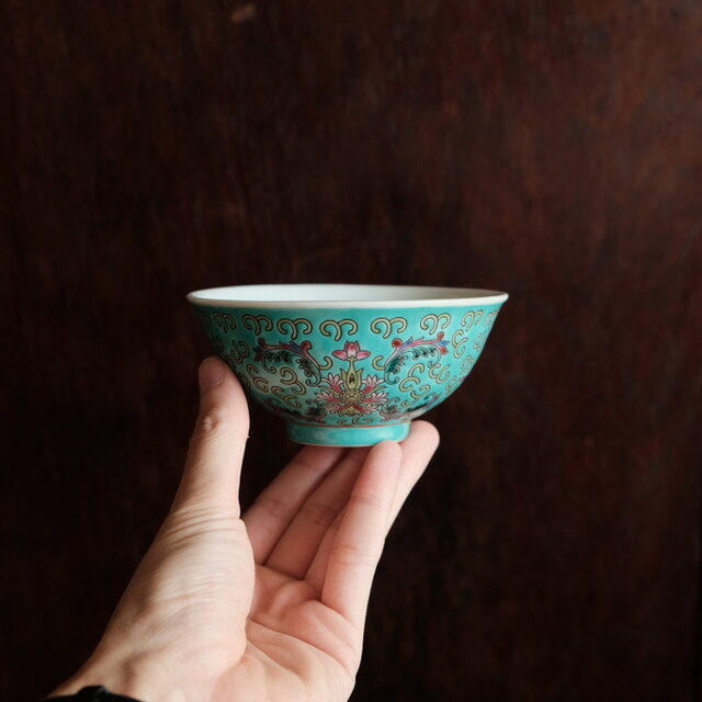 ビビットカラーで可愛い◇花と漢字と蝙蝠。中国景徳鎮 色絵小碗・小鉢