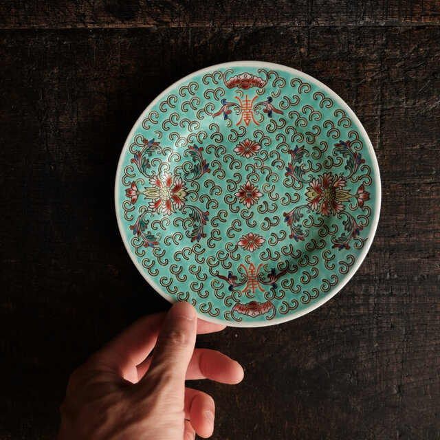 ビビットカラーで可愛い◇花唐草と漢字と蝙蝠。 中国景徳鎮 色絵五寸中