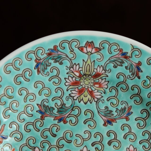 ビビットカラーで可愛い◇花唐草と漢字と蝙蝠。 中国景徳鎮 色絵五寸中
