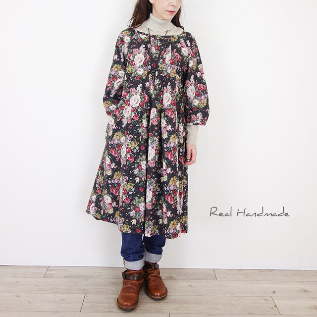 予約販売] 墨黒アンティークフラワー・ピンタックパフスリーブ