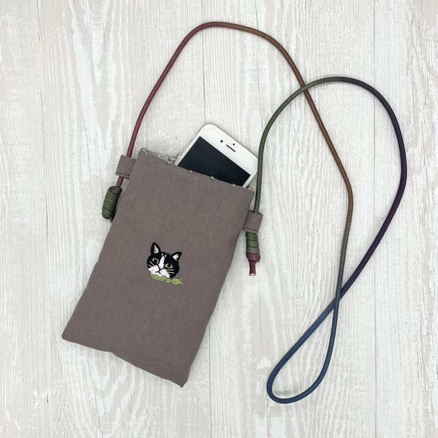 手刺繍スマホショルダー マフラー猫