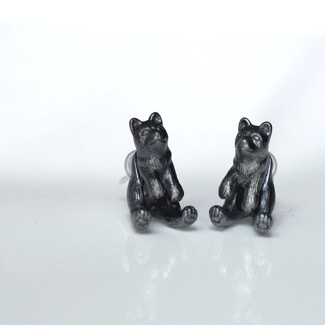 立ち耳犬ピアス／ブラック 片耳