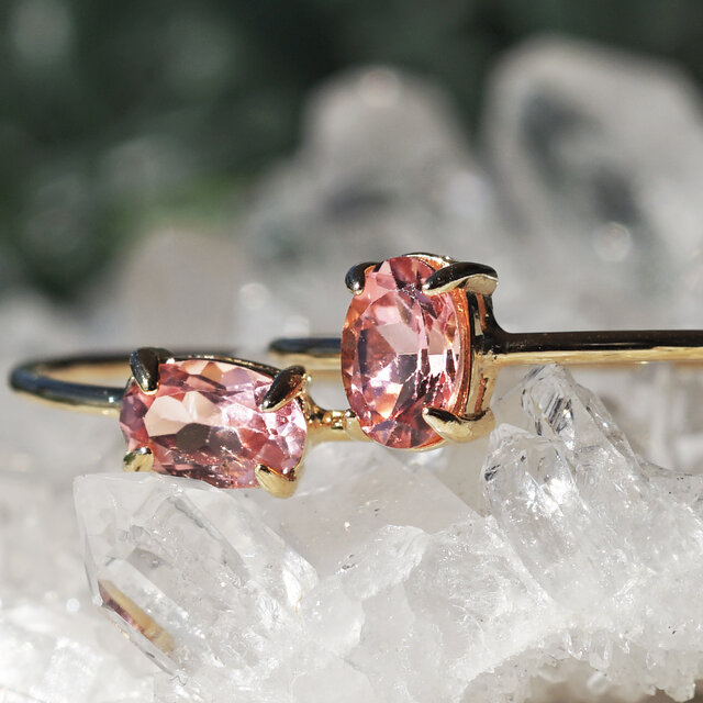 ピンクトルマリン6mmのオーバルファセット爪留めリング・縦横可　～蓮の花