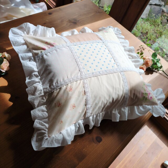 クッションカバー♡パッチワーク♡花柄・水玉・レース♡フリル付♡45cm