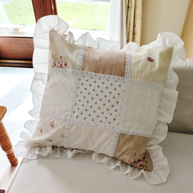 クッションカバー♡パッチワーク♡花柄・水玉・レース♡フリル付♡45cm