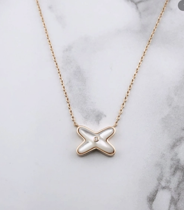 幸せのクロス【高品質！送料無料！当日配送！】マザーオブパール　ピンクゴールド　ネックレス