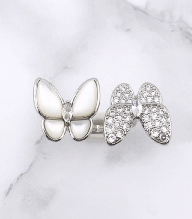 幸せのパピヨン【高品質！送料無料！当日配送！】2連リング　マザーオブパール　クローバー