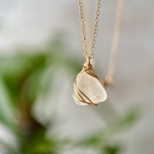 14kgf》魅力を引き出す小さなホワイトシーグラスのネックレス 48cm