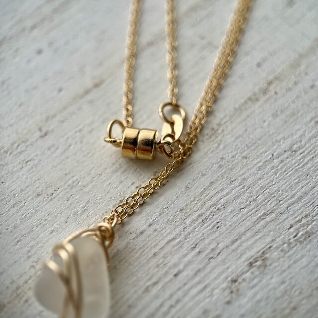 14kgf》魅力を引き出す小さなホワイトシーグラスのネックレス 48cm