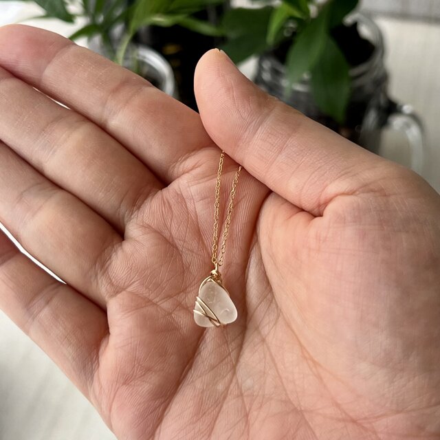 14kgf》魅力を引き出す小さなホワイトシーグラスのネックレス 48cm