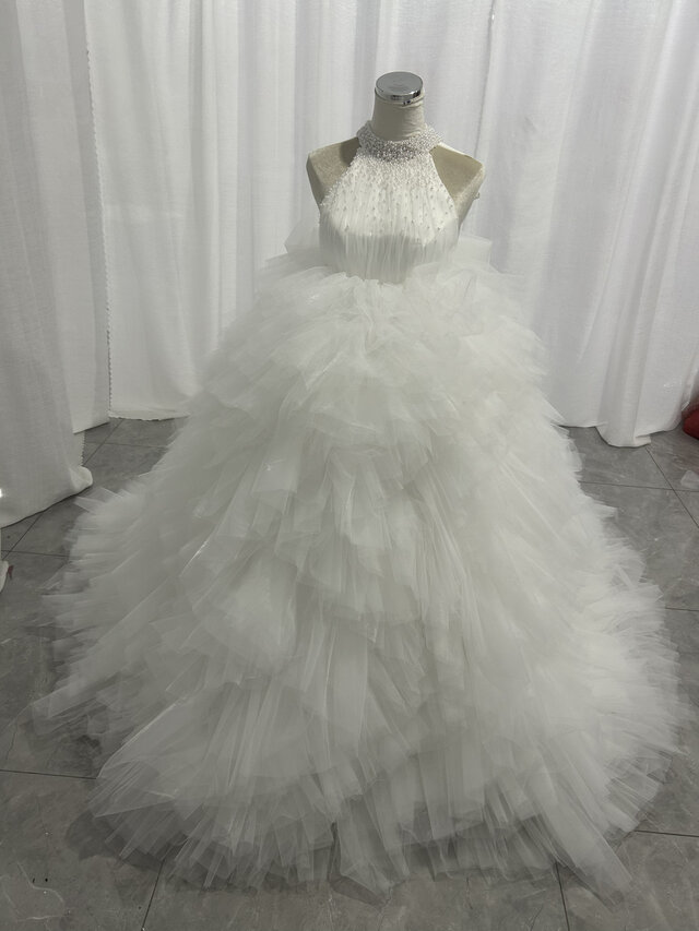 豪華！ウェディングドレス ホルターネック パール もこもこドレス 背中見せ 結婚式 前撮り