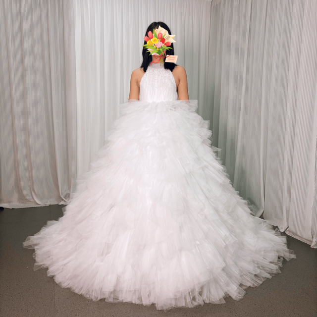 豪華！ウェディングドレス ホルターネック パール もこもこドレス 背中見せ 結婚式 前撮り