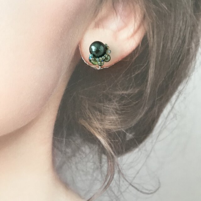 コットンパール の モチーフ イヤリング 緑 エメラルド グリーン ビーズ クラシカル