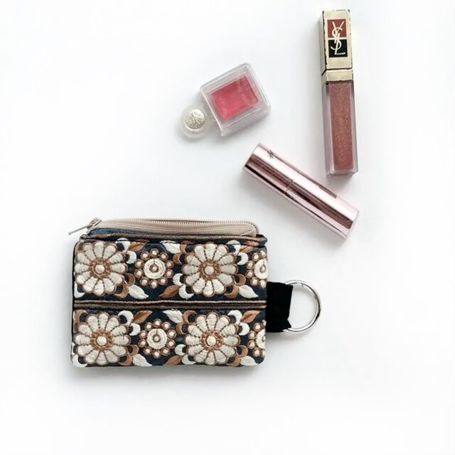 カラビナ付き着物リメイク　ミニポーチ カラビナ付きミニポーチ／イヤホン・薬・鍵・サプリメント・絆創膏