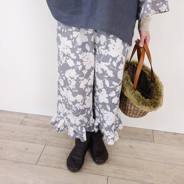 [予約販売] エンジェルソフトリネン・モノクロブロッサム裾フリルパンツ（セットアップ可）