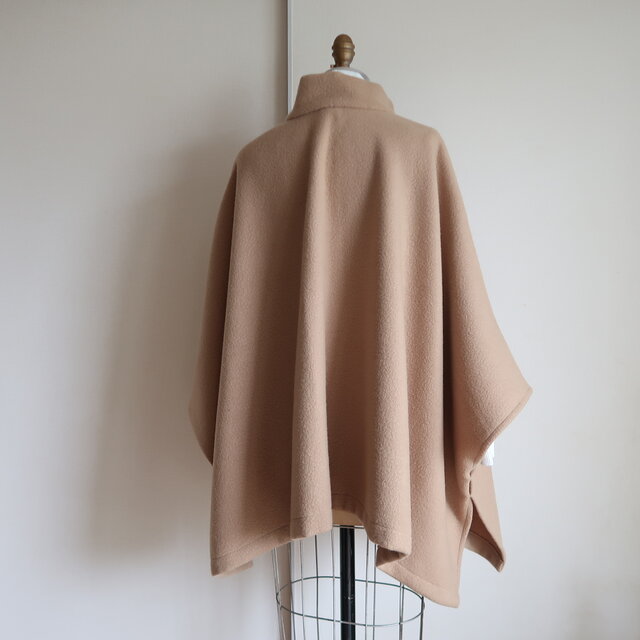 BEARDSLEY ウールポンチョコート　キャメル フリーサイズ 最旬アウター】ウールポンチョコート - BEARDSLEY(ビアズリー)本部の