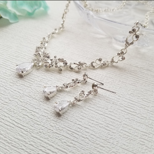 華やかなフラワーモチーフネックレス ピアス セットイヤリング変更可能