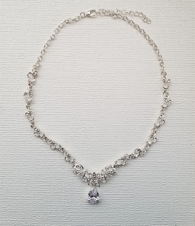 華やかなフラワーモチーフネックレス ピアス セットイヤリング変更可能