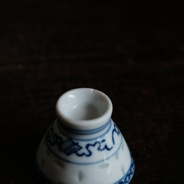 シノワズリな雰囲気◇中国産 蛍焼染付猪口 酒器 湯呑み 蝙蝠 チャイナ