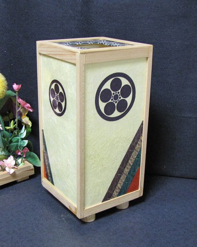 ◆家紋の宿り木=「丸に梅鉢」（家紋変更可）／至福の明り・心温まるひととき／LED昼白色･桧枠造・フイルム加工・軽量／