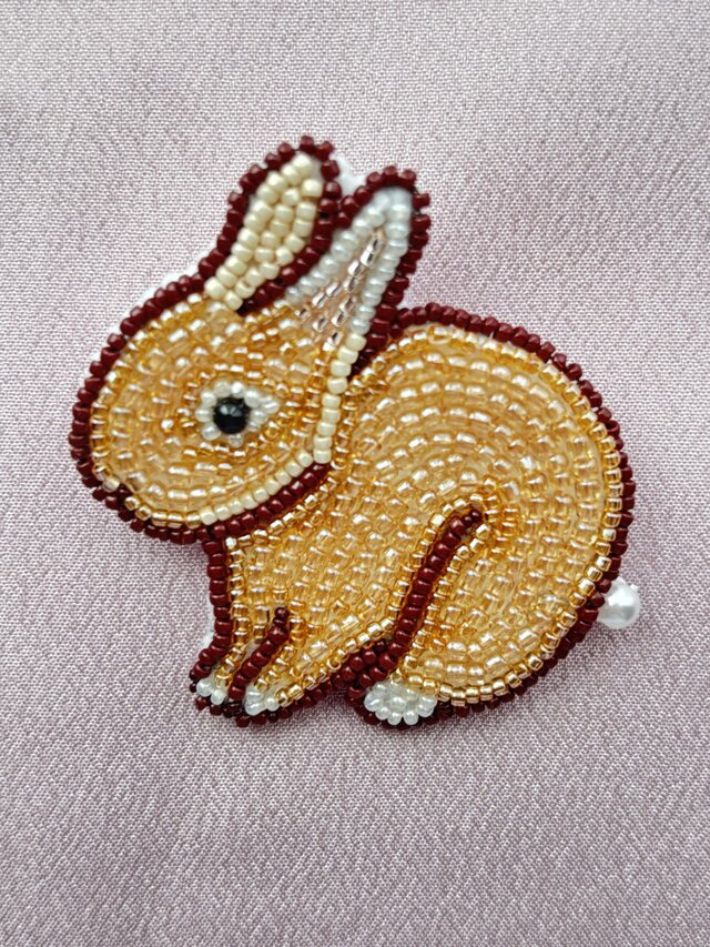 那須のウサギのブローチ