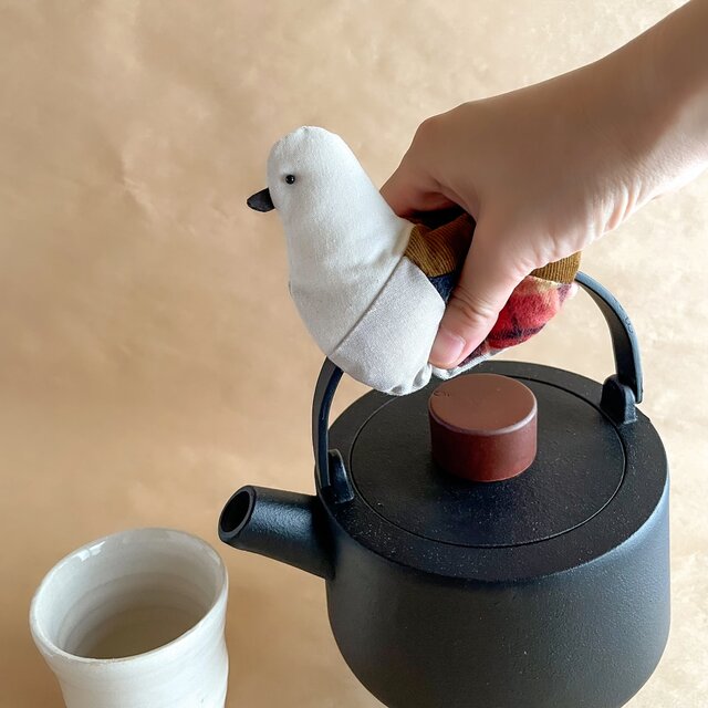 小鳥の鍋つかみ＊秋赤チェック | iichi 日々の暮らしを心地よくする