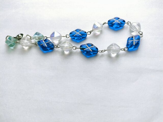 凛とした冬色のチェコビーズブレスレット | iichi 日々の暮らしを