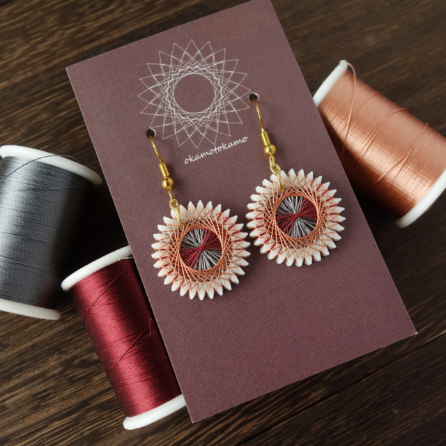 秋の終わり｜上品な秋色イヤリング｜落ち着いた大人コーデに