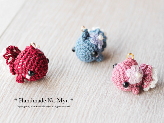 受注制作】あみぐるみ：小さな金魚・約3cm／和カラー：赤・ピンク