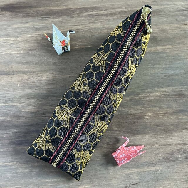 折り鶴】畳縁 テトラ型 ペンケース 黒 金 亀甲 鶴 和風 千羽鶴 平和