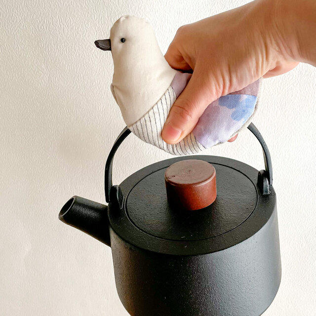 確認用　小鳥の鍋つかみ　ハンドメイド _works 左から ・小鳥の鍋つかみ🐤🐤🐤 ・小鳥の小物入れ🐤 ・小鳥の