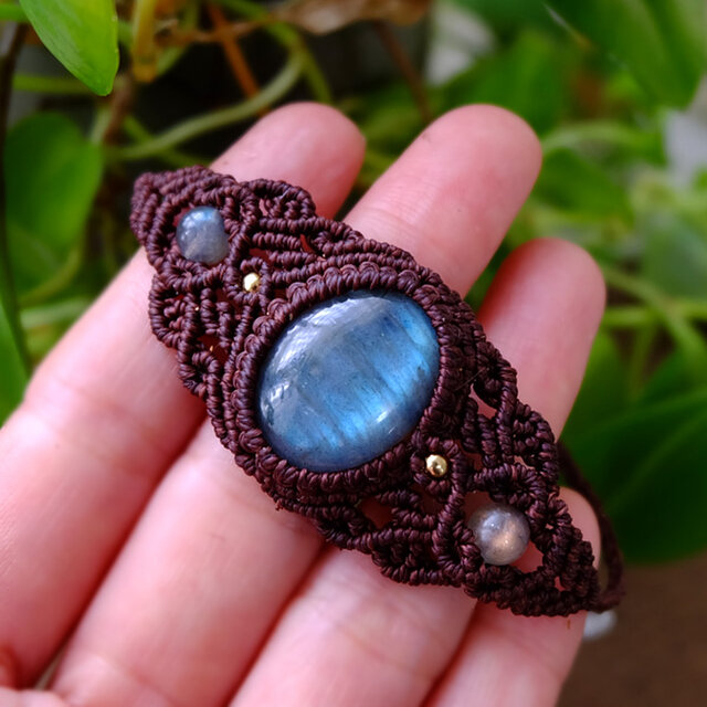 ラブラドライト（マダガスカル産）マクラメ編みバングル風ブレスレット