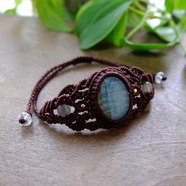 ラブラドライト（マダガスカル産）マクラメ編みバングル風ブレスレット