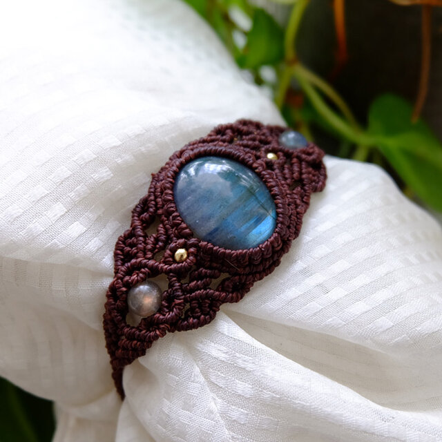 ラブラドライト（マダガスカル産）マクラメ編みバングル風ブレスレット