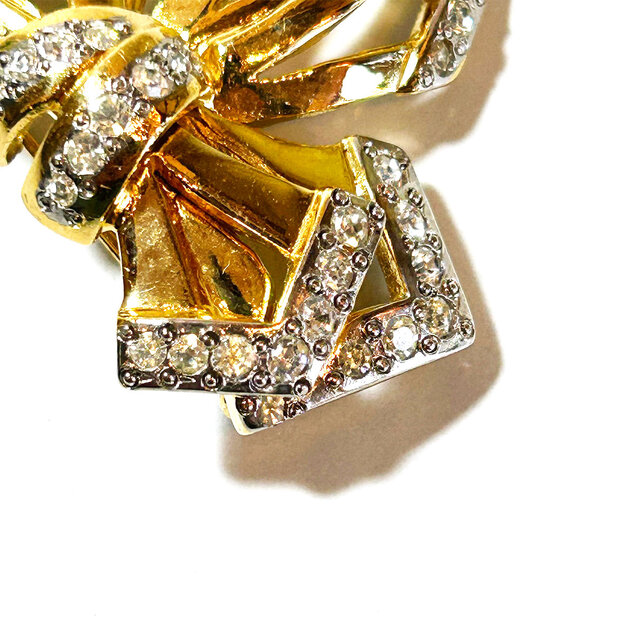 Valentino」 Vintage Gold Tone Ribbon Motif Brooch | iichi 日々の