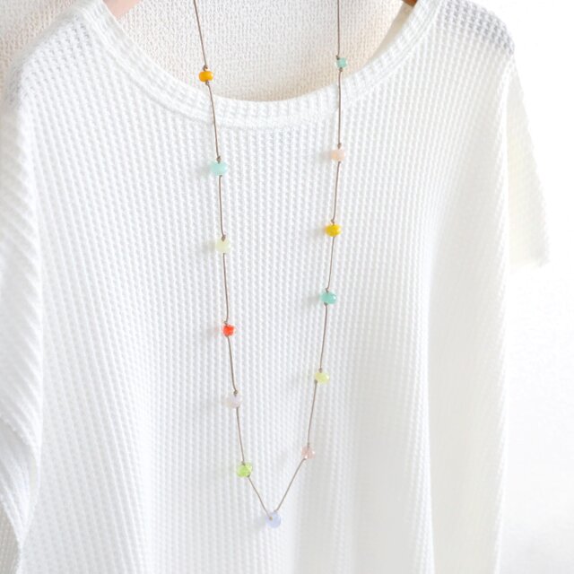 小さなガラスの雫とコットンコードのロングネックレス 「実りの喜び」