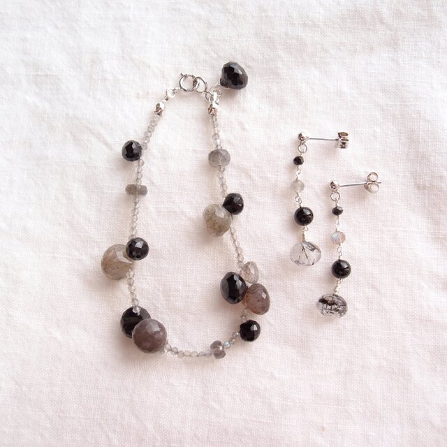 【SV】Black Rutile Quartz Earrings／ブラックルチルクォーツ ミニスタッドピアス