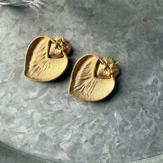 P721-ヴィンテージピアス U.S.A. Textured Gold Tone Heart Door