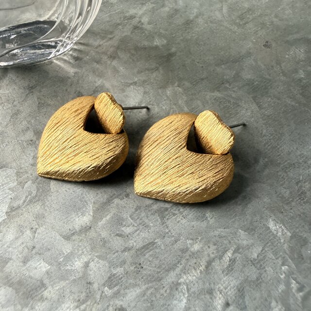 P721-ヴィンテージピアス U.S.A. Textured Gold Tone Heart Door