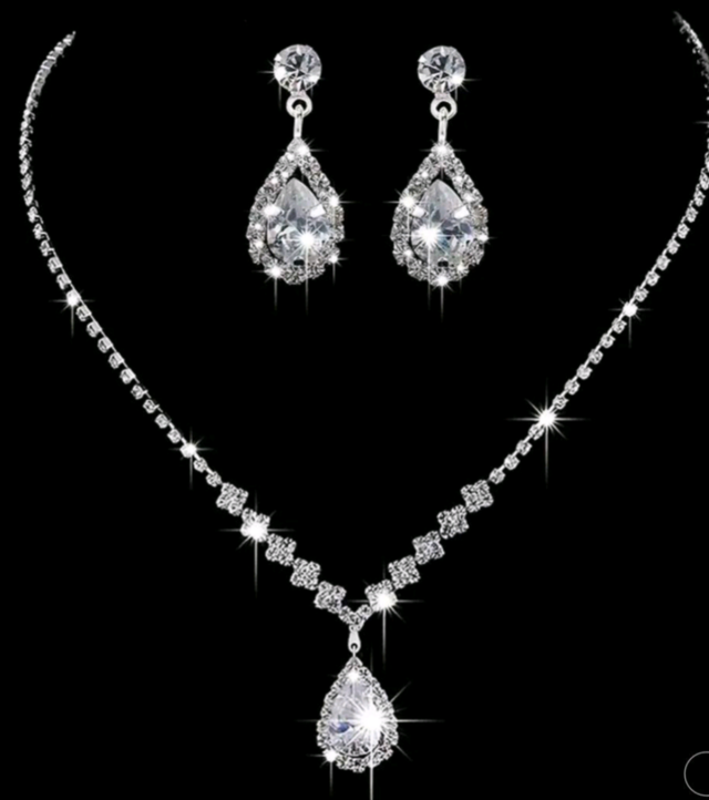 輝くゴージャスなネックレスとピアスのセット p24527 結婚式