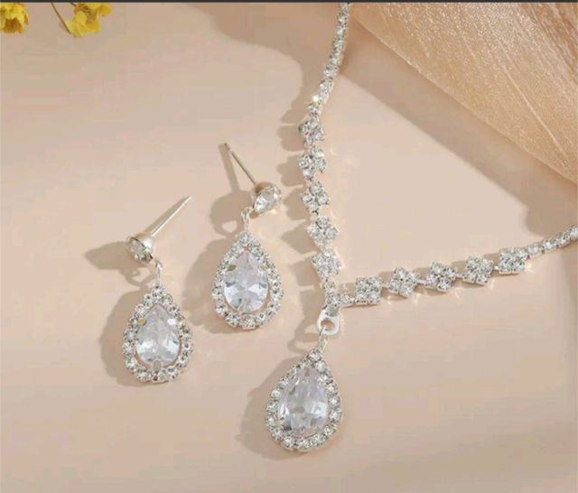 輝くゴージャスなネックレスとピアスのセット p24527 結婚式